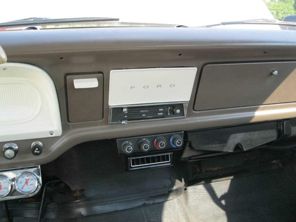 Ford-f-100-1969-custom-19