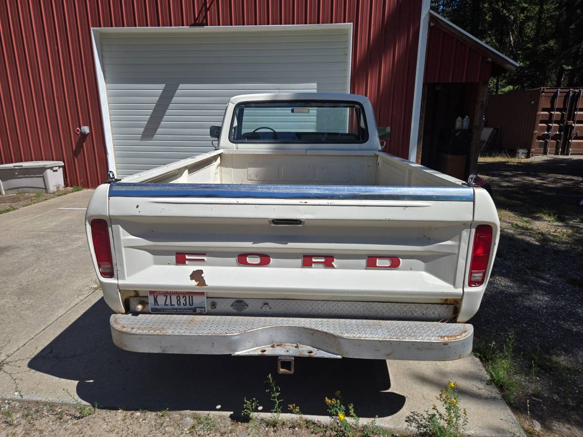Ford-f-150-1977-white-3