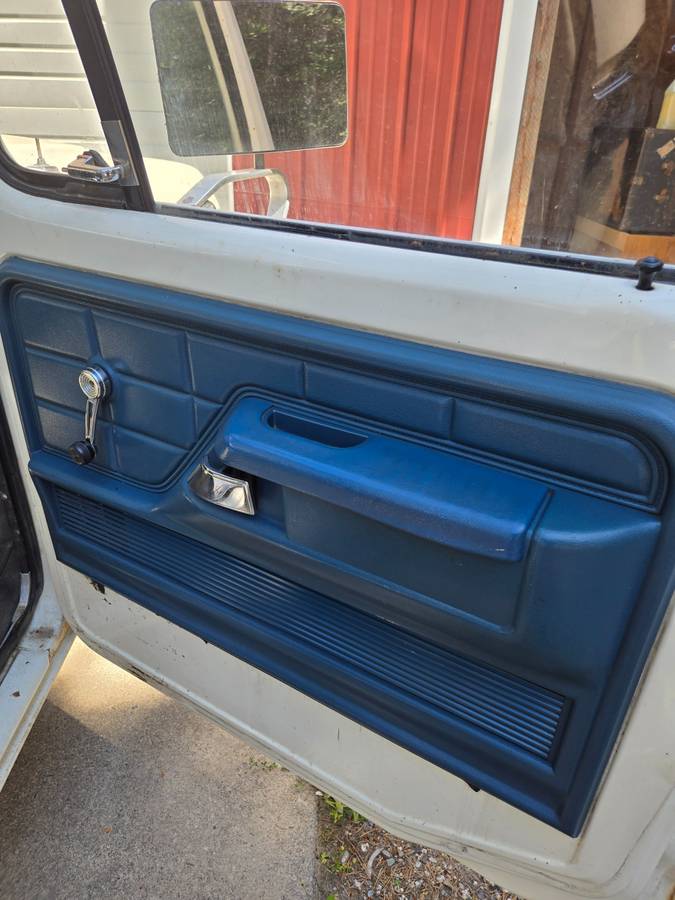 Ford-f-150-1977-white-5