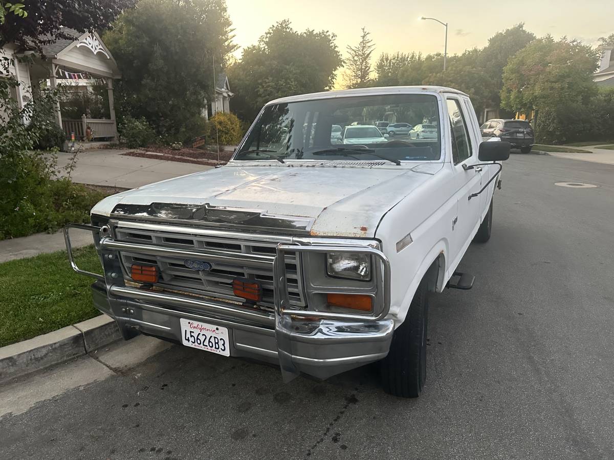 Ford-f-150-1984-white-1