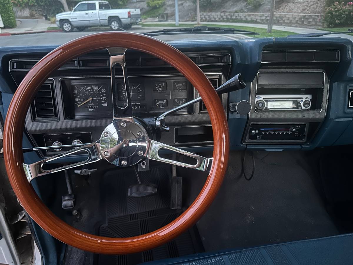 Ford-f-150-1984-white-10