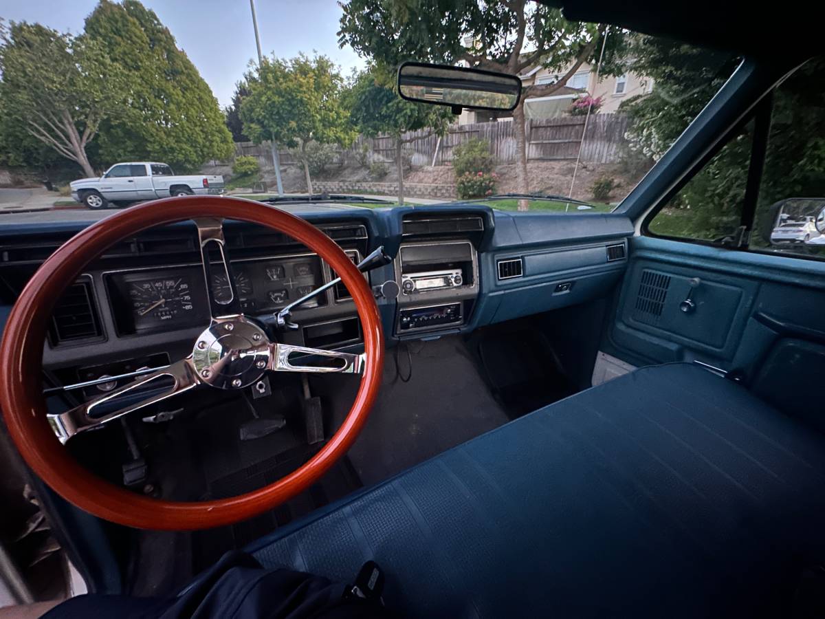 Ford-f-150-1984-white-11