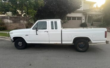 Ford-f-150-1984-white-3