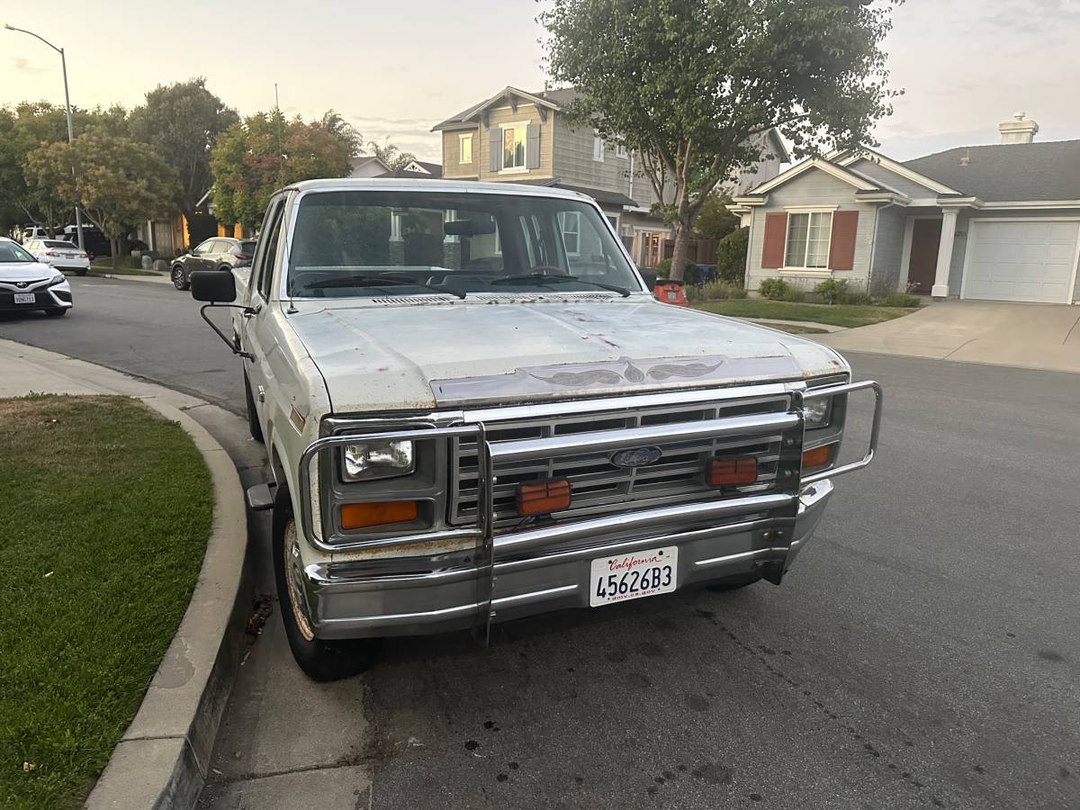 Ford-f-150-1984-white-4
