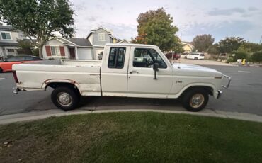 Ford-f-150-1984-white-5