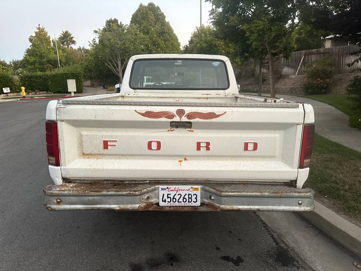 Ford-f-150-1984-white-7