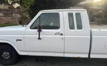 Ford-f-150-1984-white-9