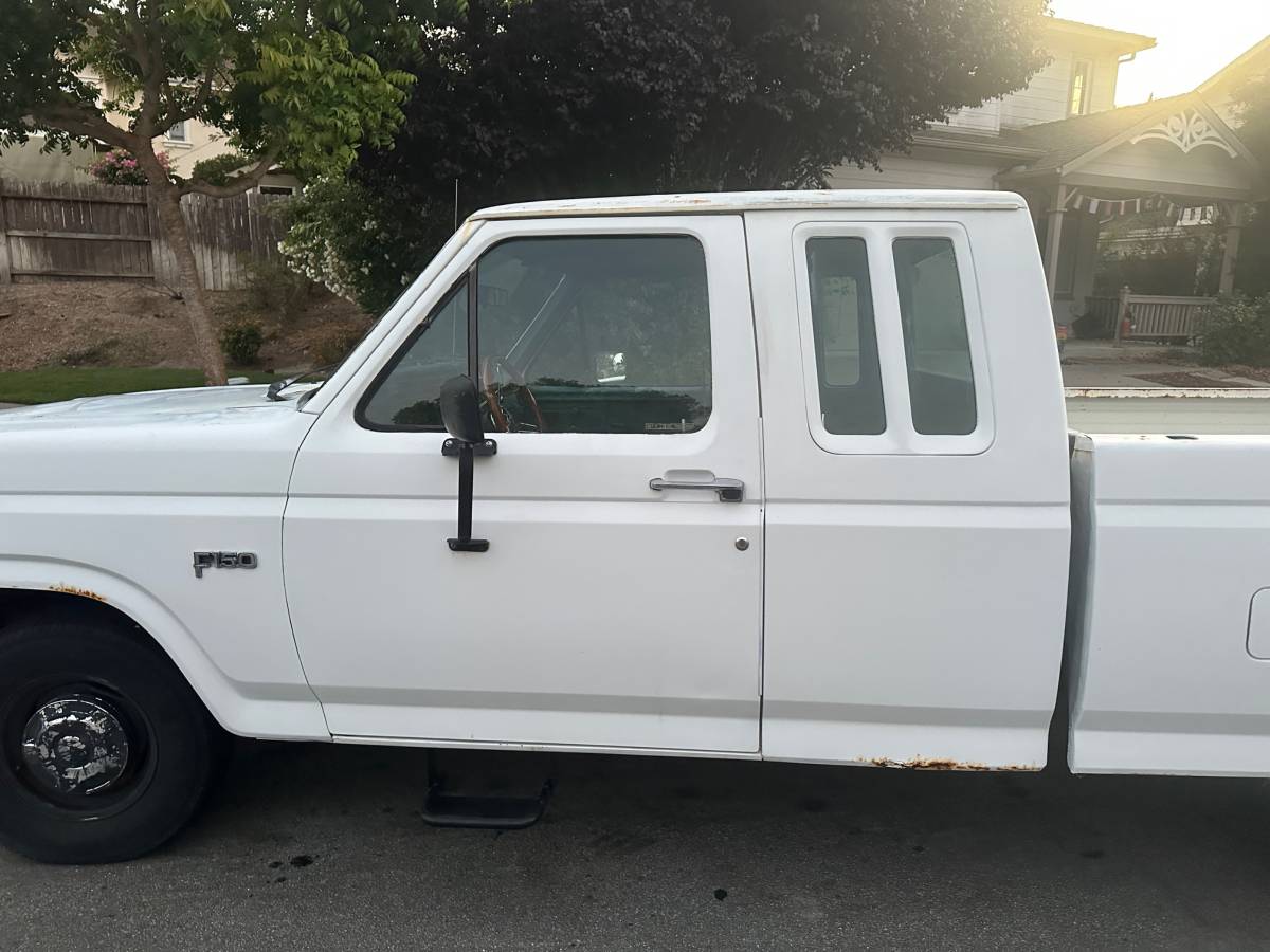 Ford-f-150-1984-white-9