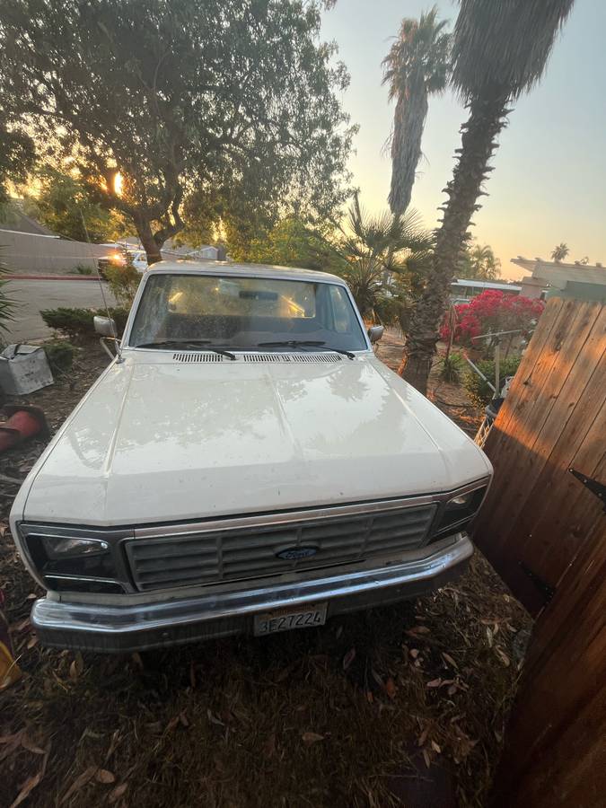 Ford-f-150-1986-white-1