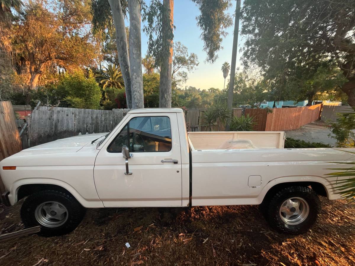 Ford-f-150-1986-white