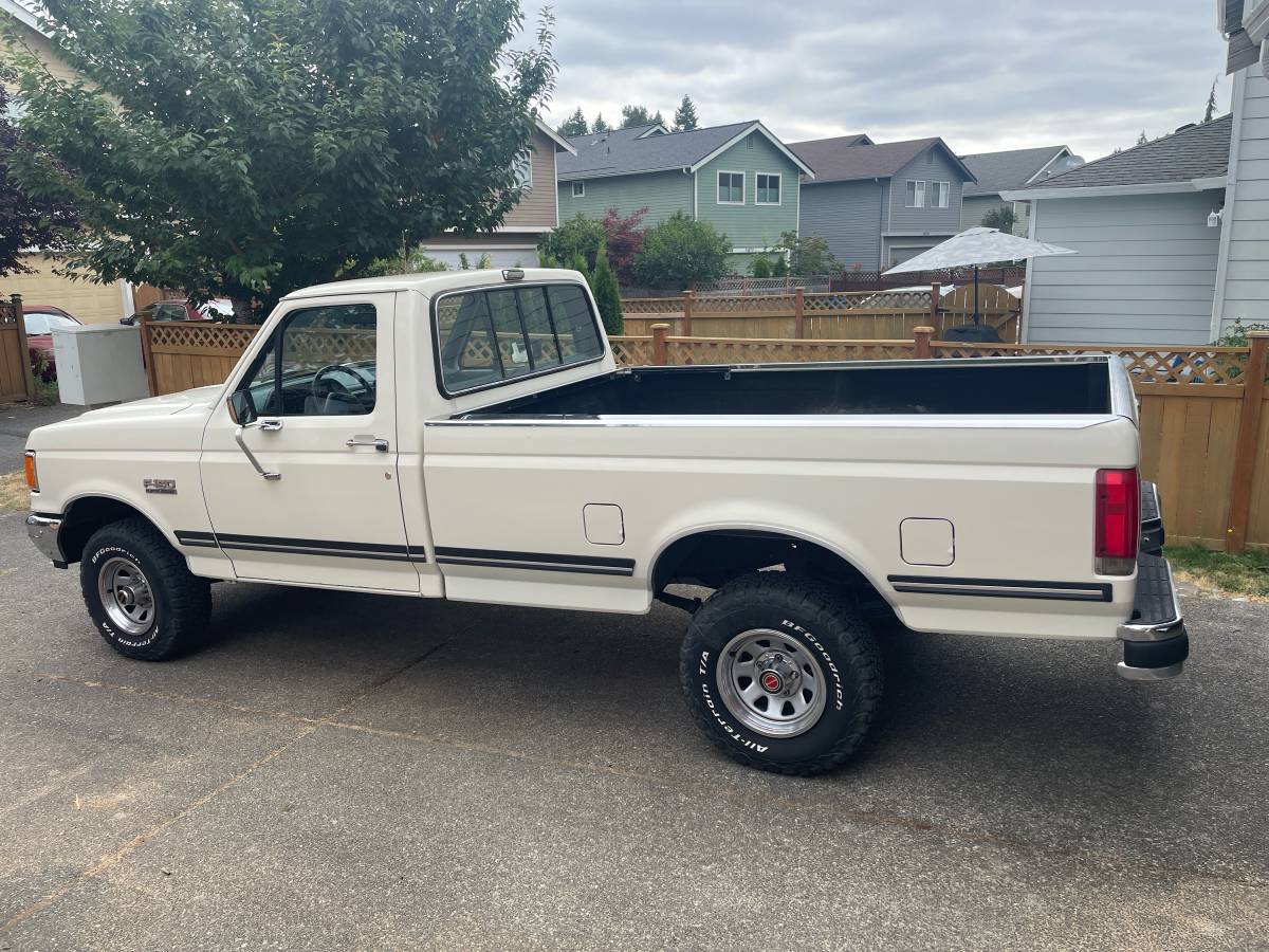 Ford-f-150-1989-white-1
