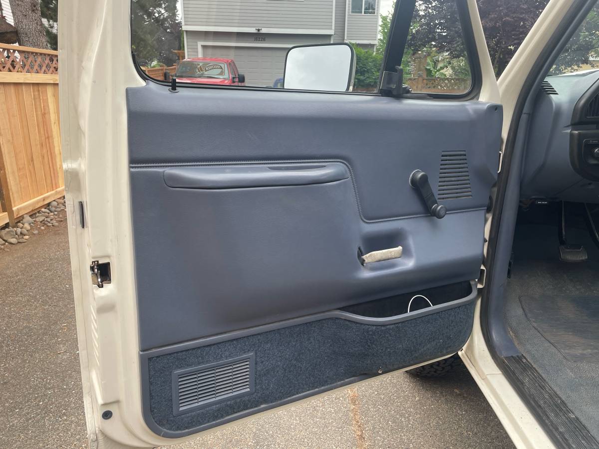 Ford-f-150-1989-white-22