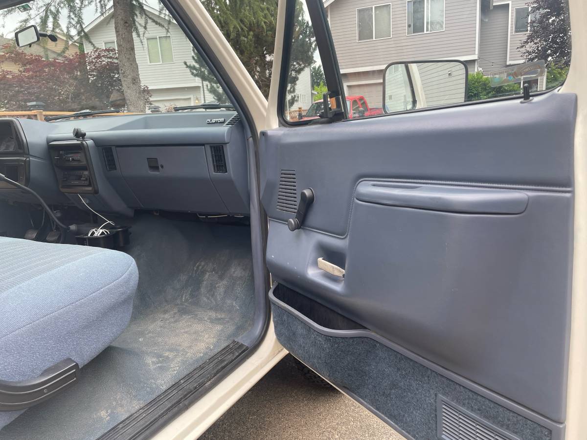 Ford-f-150-1989-white-3