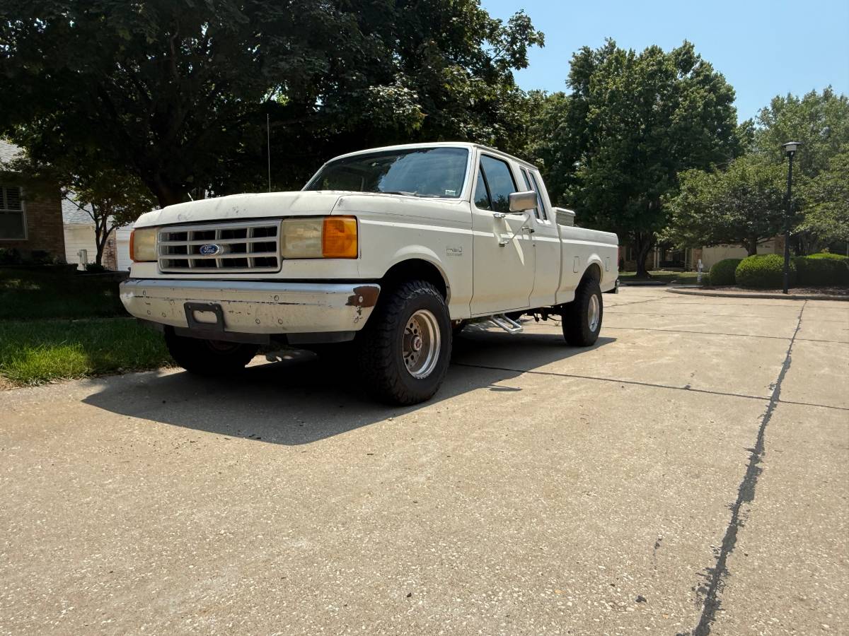 Ford-f-150-1990-white-1