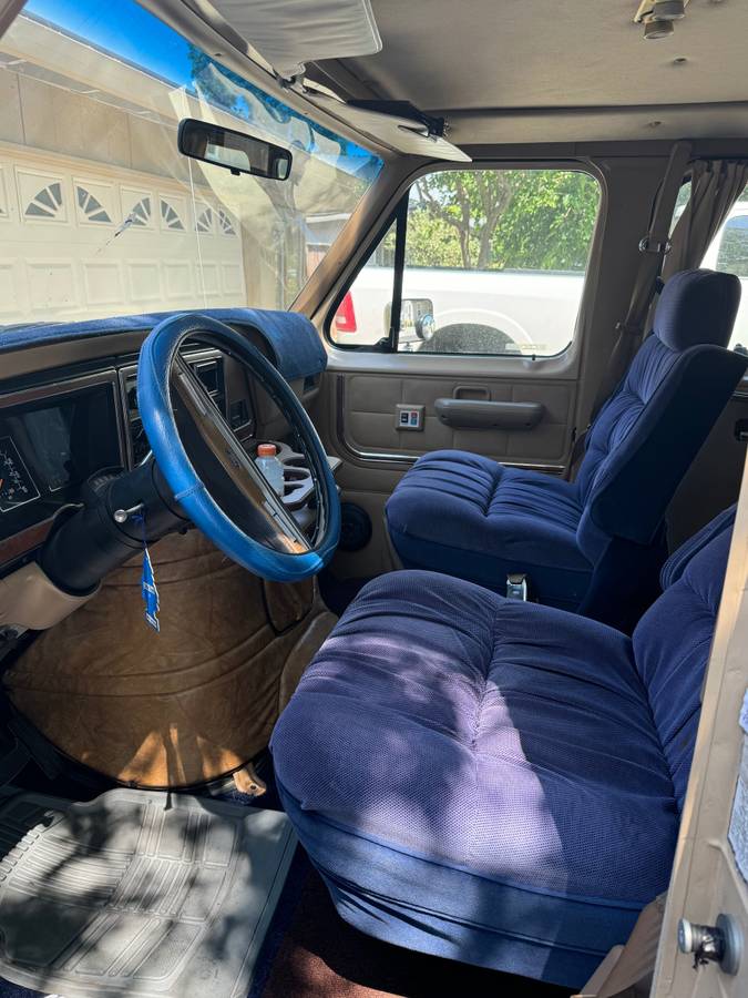 Ford-f-150-econoline-1985-blue-10