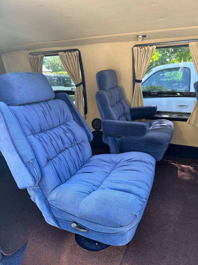 Ford-f-150-econoline-1985-blue-8