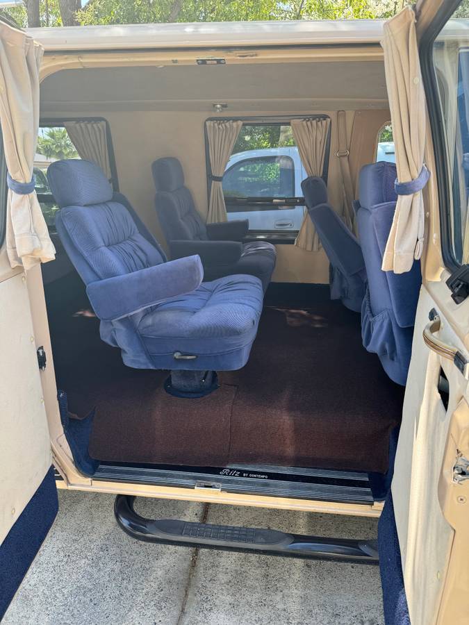 Ford-f-150-econoline-1985-blue-9