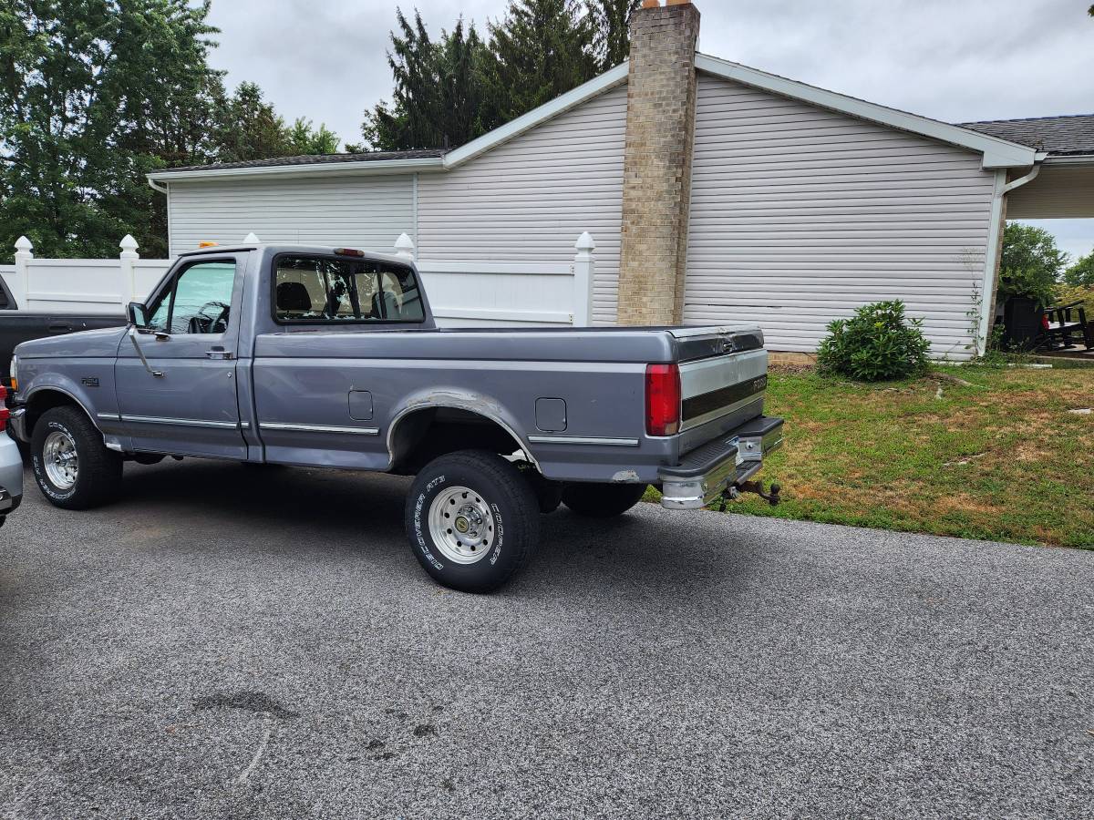 Ford-f-150-full-size-pickup-4x4-1995-silver