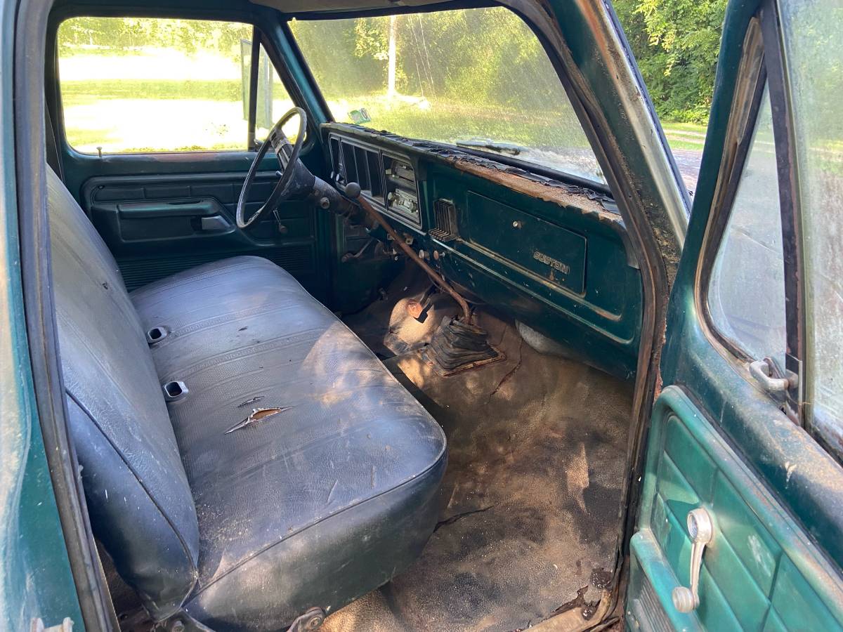 Ford-f-250-1977-green-4