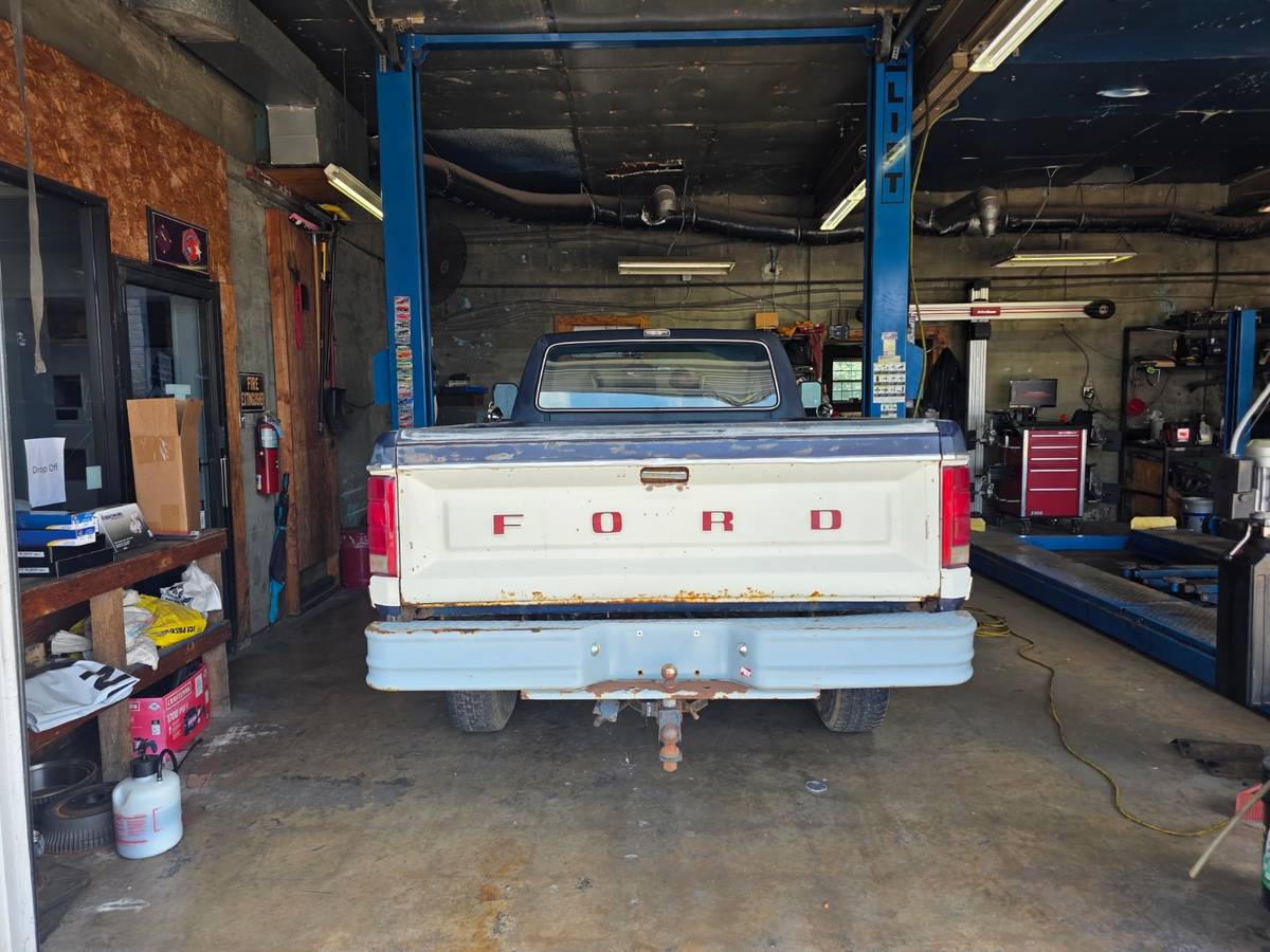 Ford-f-250-1983-white-9