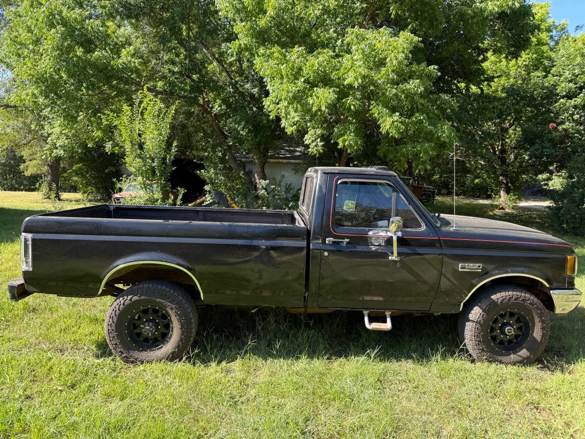 Ford-f-250-1990-black-9