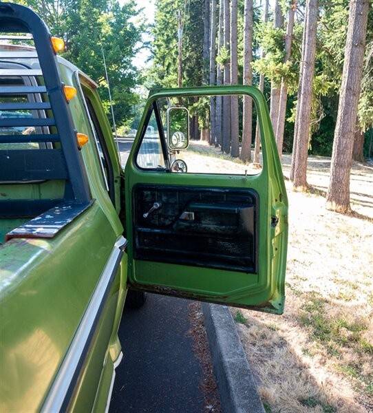 Ford-f-250-camper-special-range-1974-green-13