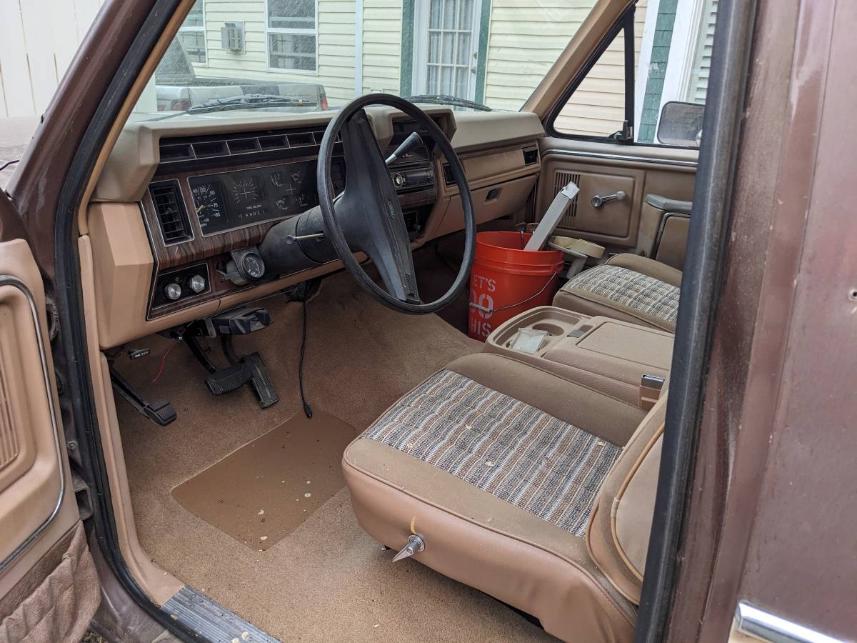 Ford-f-250-diesel-1984-brown-9