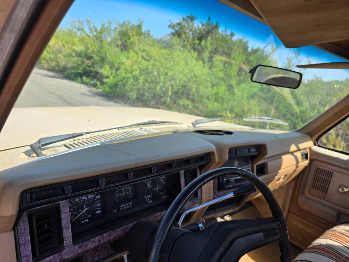 Ford-f-250-diesel-1985-11