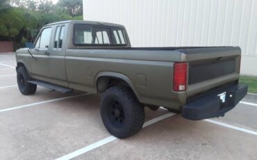 Ford-f-250-diesel-1985-green-4
