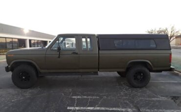 Ford-f-250-diesel-1985-green-9