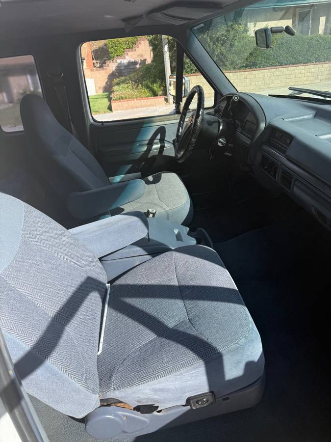Ford-f-250-diesel-1992-white-4