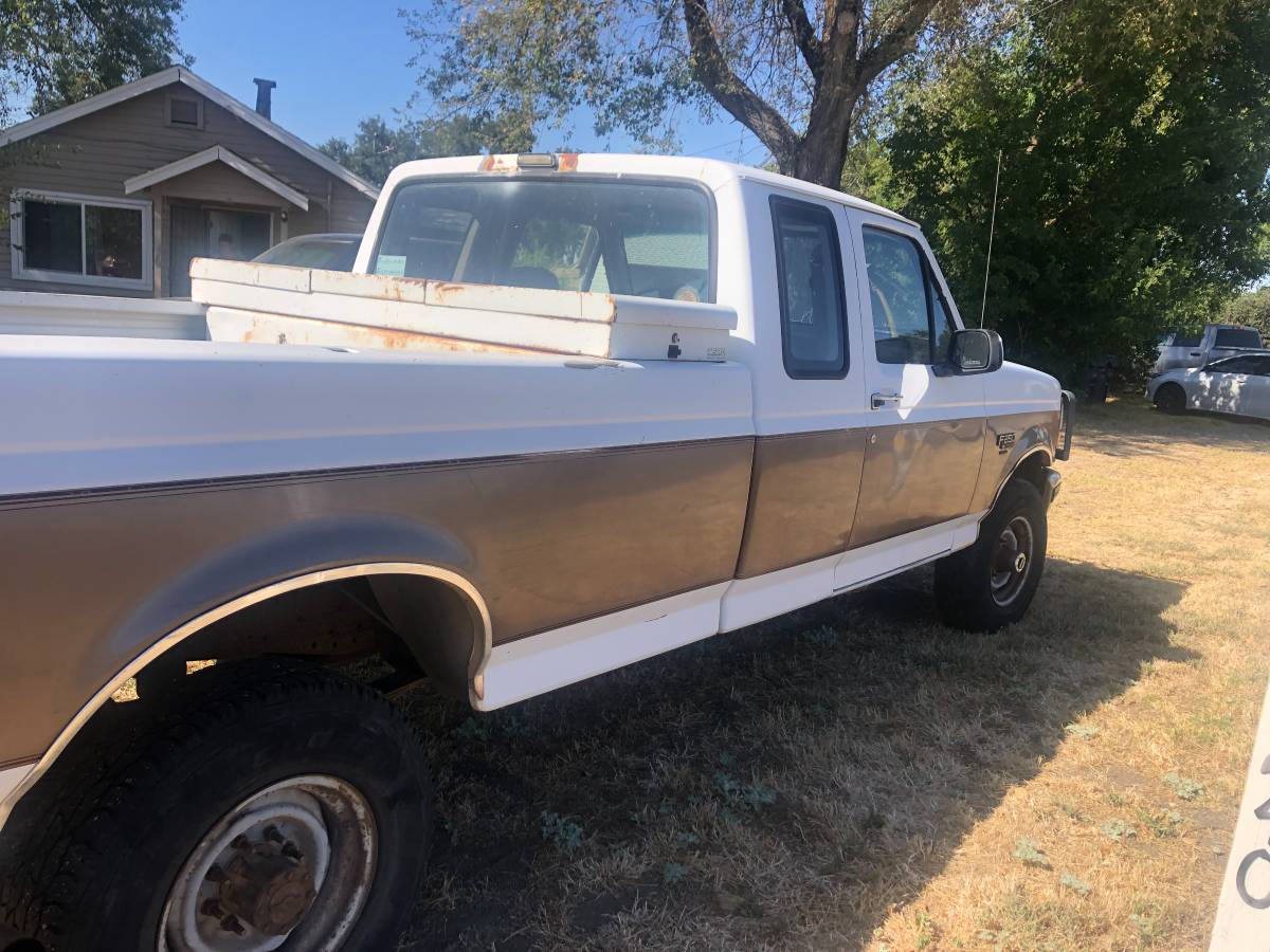 Ford-f-250-diesel-1993-white-10