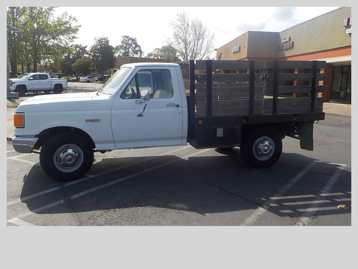 Ford-f-250-stake-bed-5sp-7.3l-diesel-1988-white