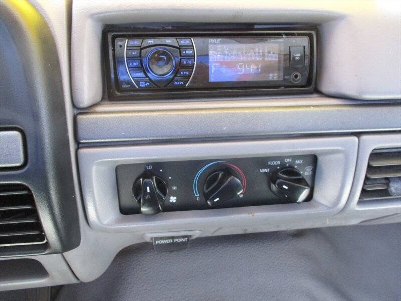 Ford-f-250-xl-long-bed-1995-white-12