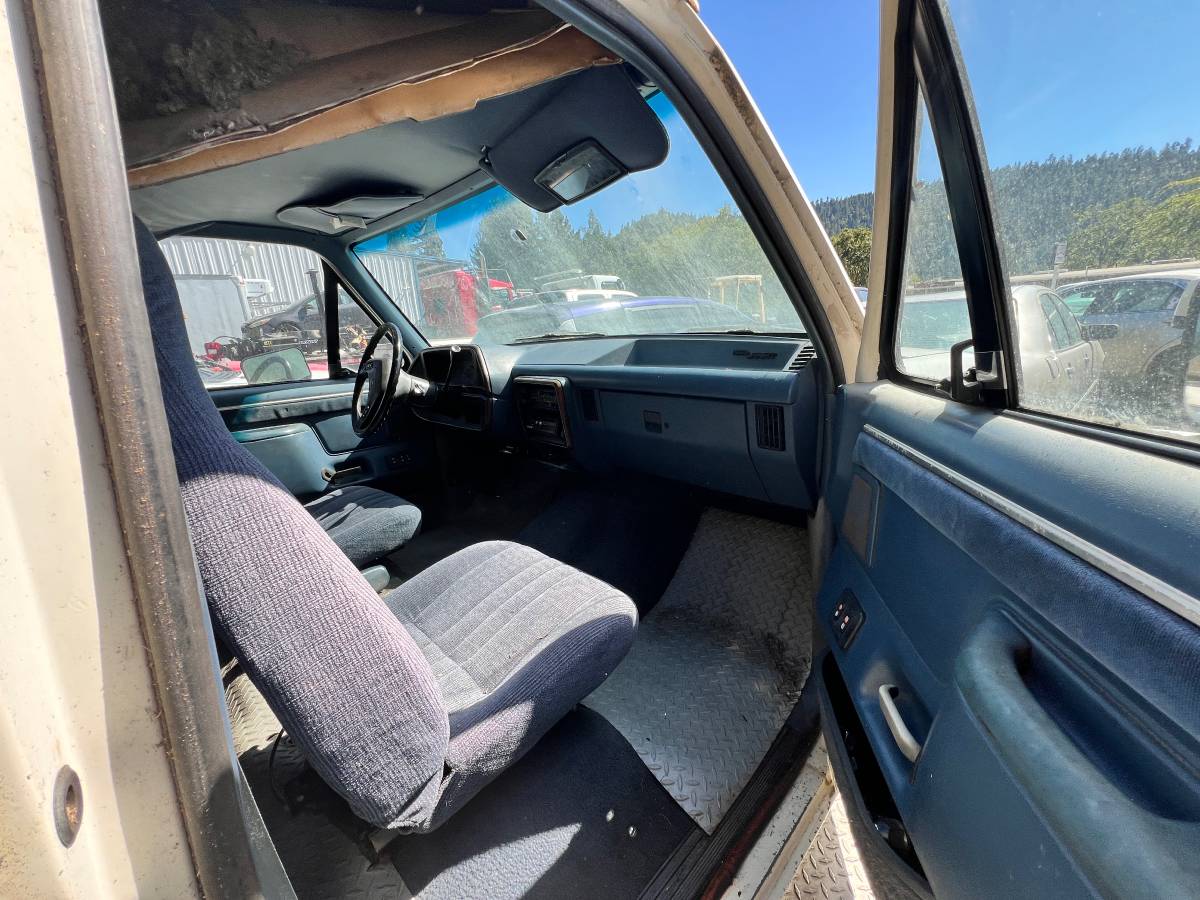 Ford-f-350-diesel-1987-white-1