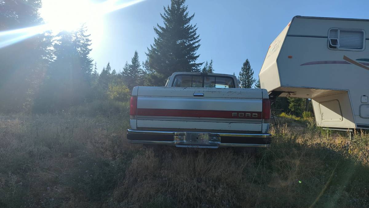 Ford-f-350-lariat-1985-white-1