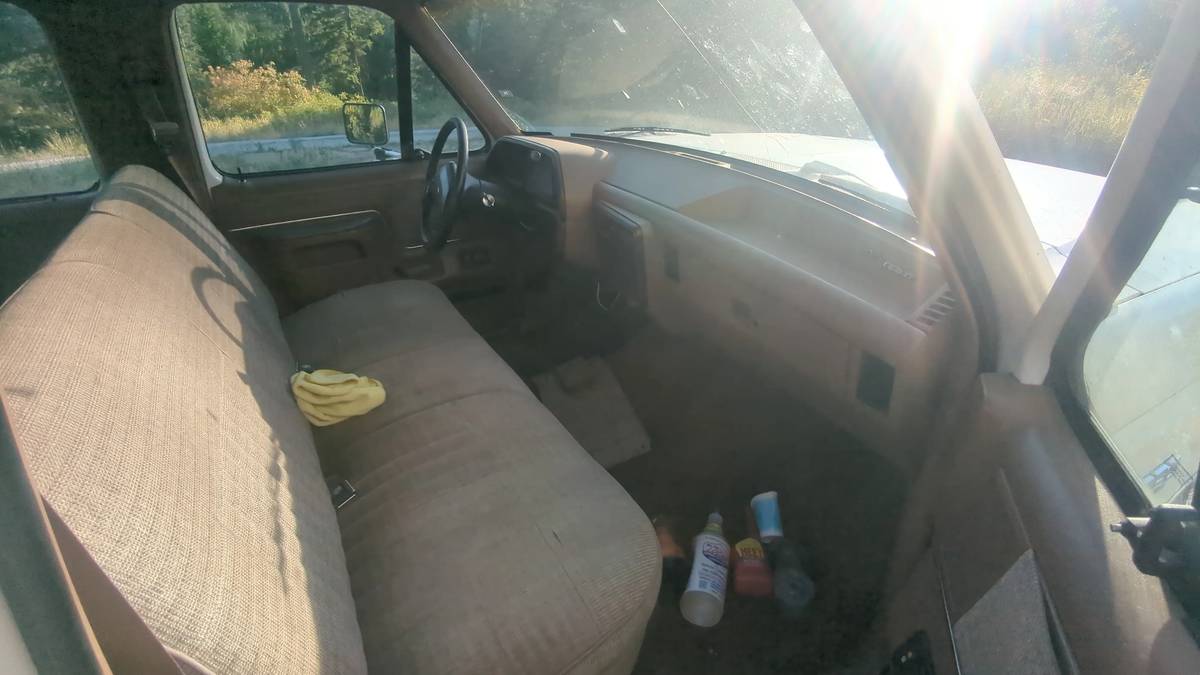 Ford-f-350-lariat-1985-white-2