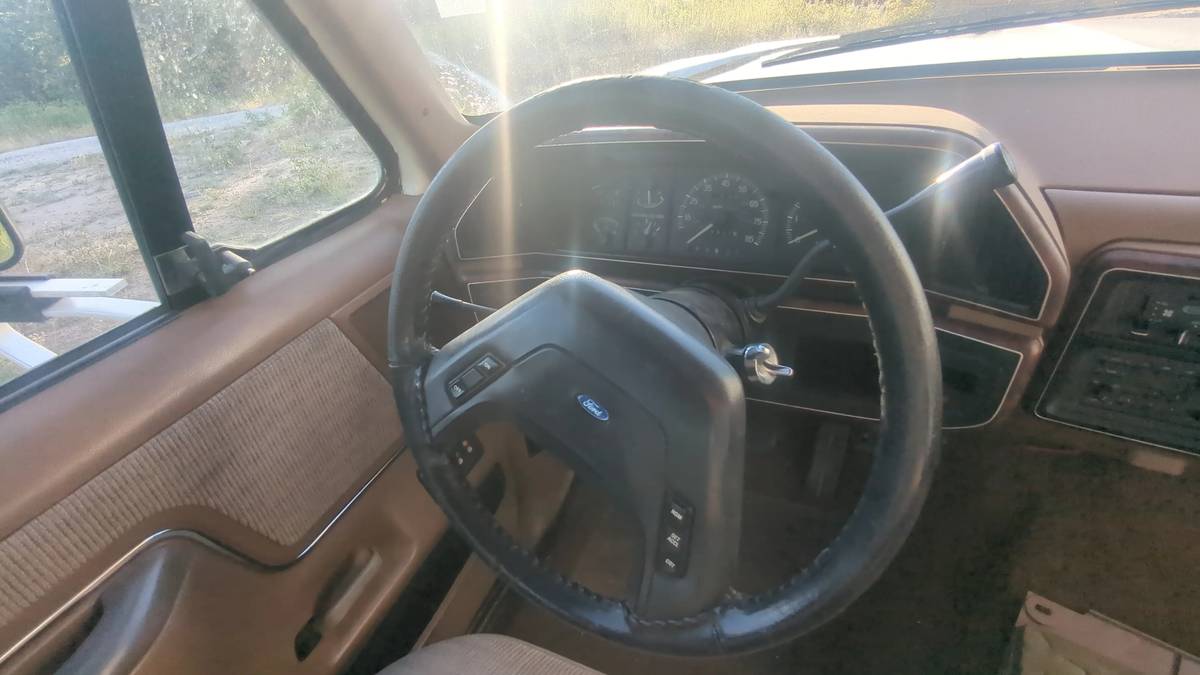 Ford-f-350-lariat-1985-white-3