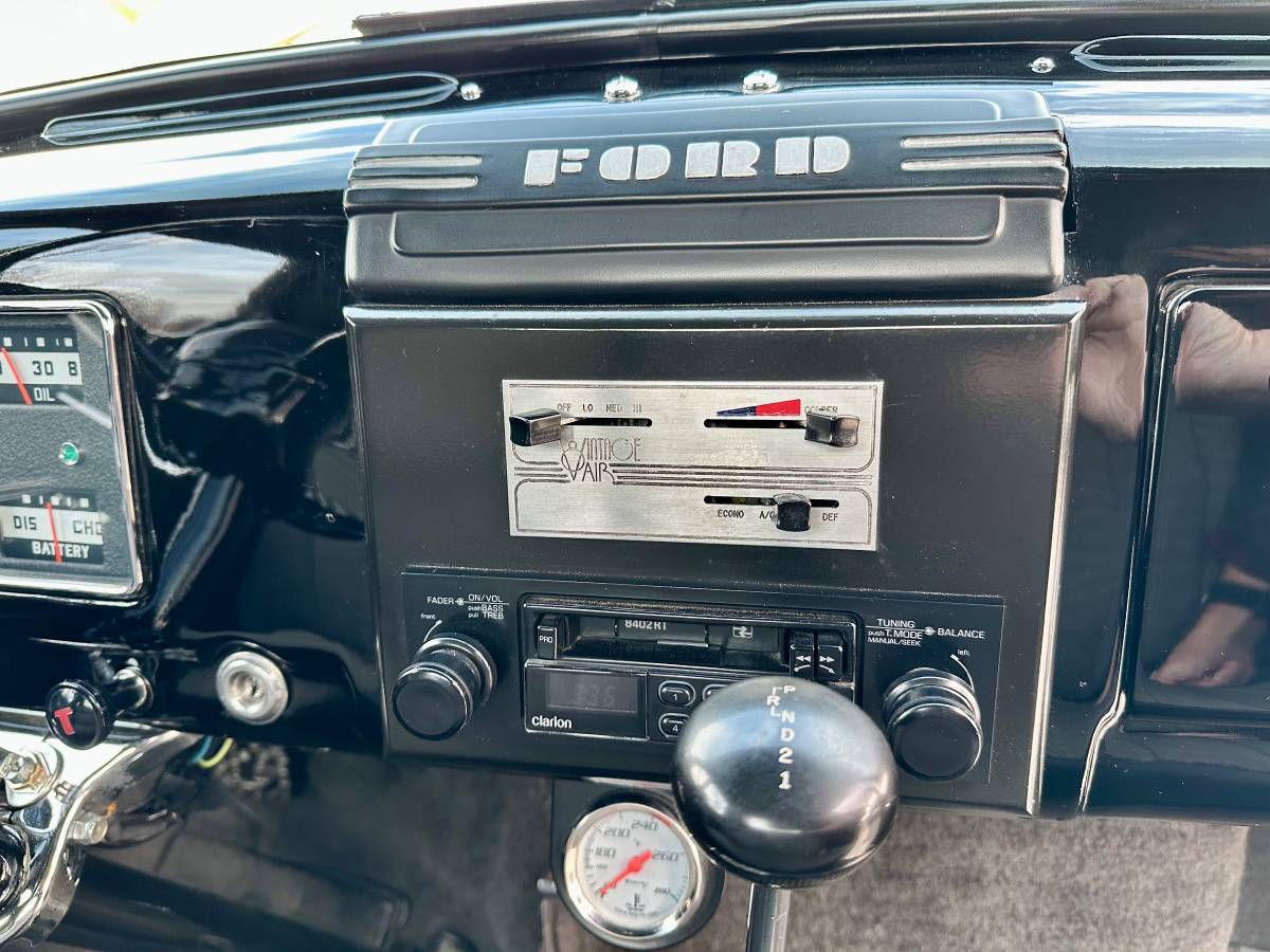 Ford-f1-1948-black-1