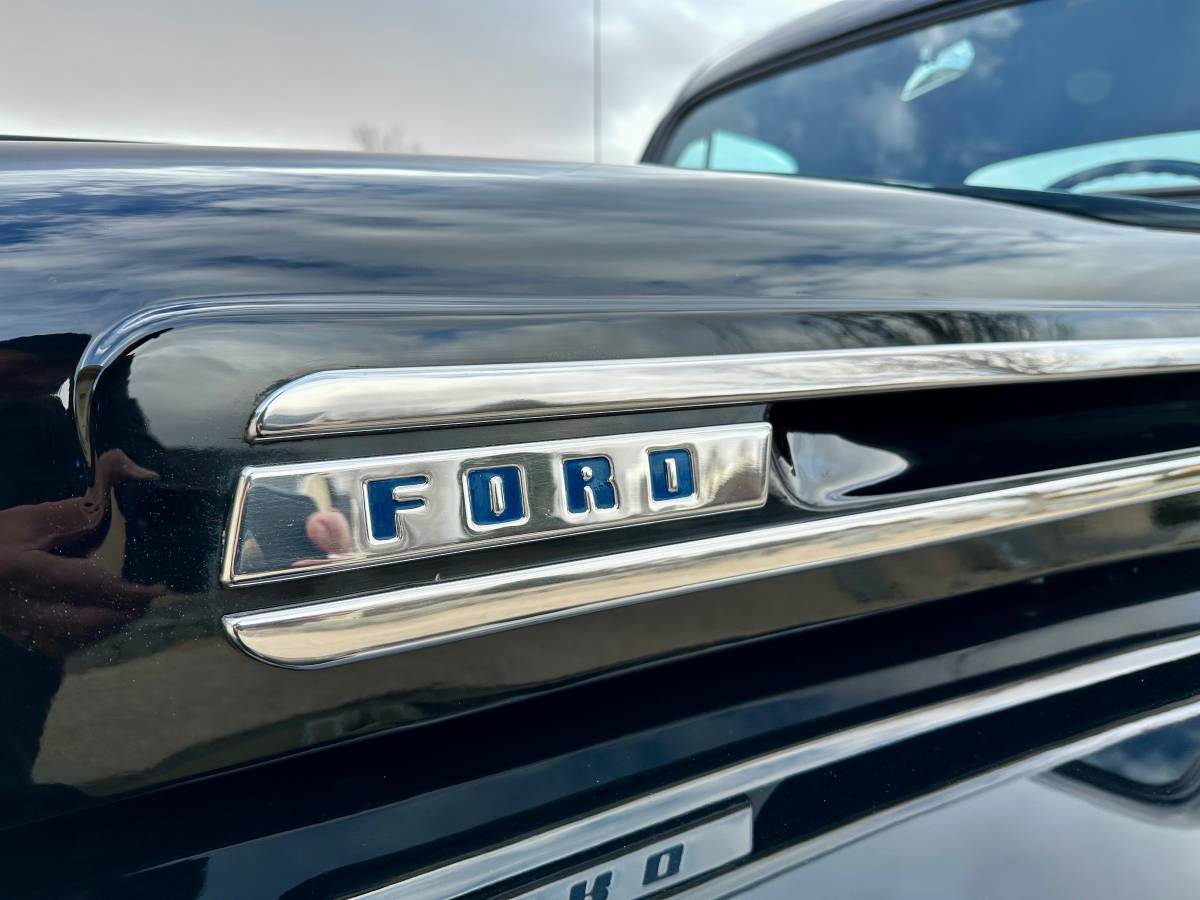 Ford-f1-1948-black-3