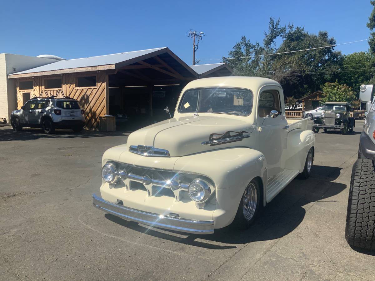 Ford-f100-1951-white-1