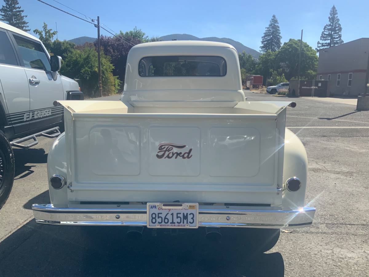 Ford-f100-1951-white-5
