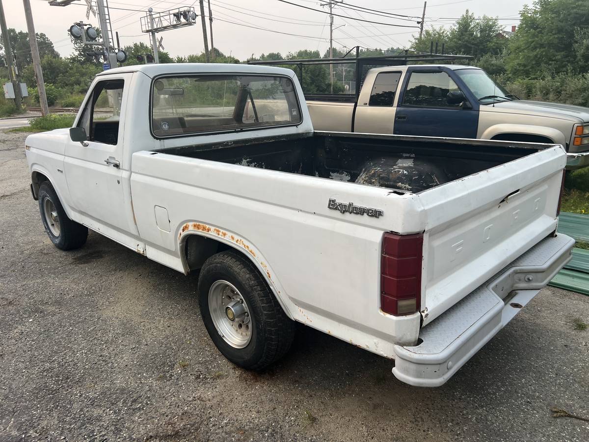 Ford-f100-1981-white-1