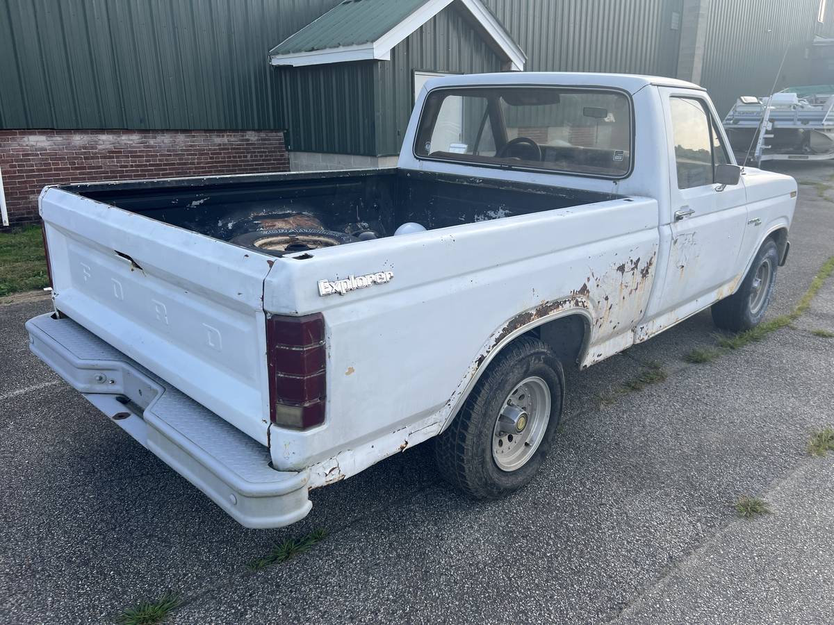Ford-f100-1981-white-2