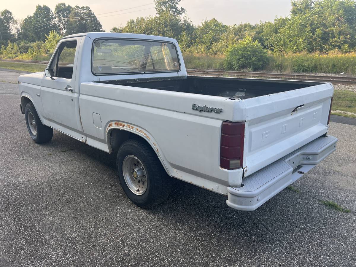 Ford-f100-1981-white-3