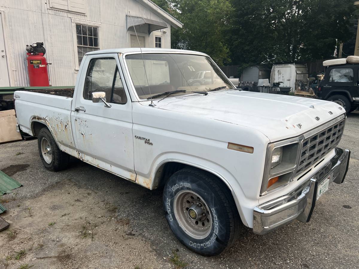 Ford-f100-1981-white-3