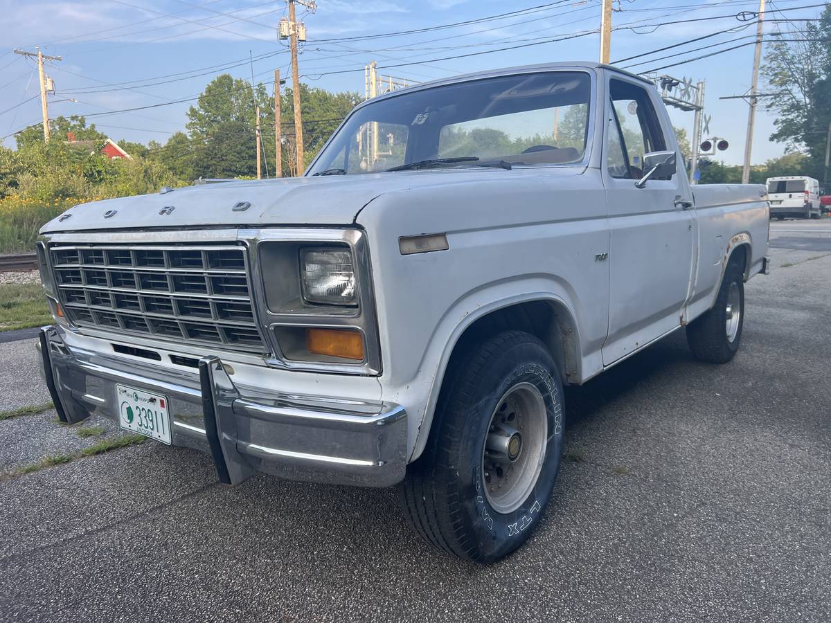 Ford-f100-1981-white-5