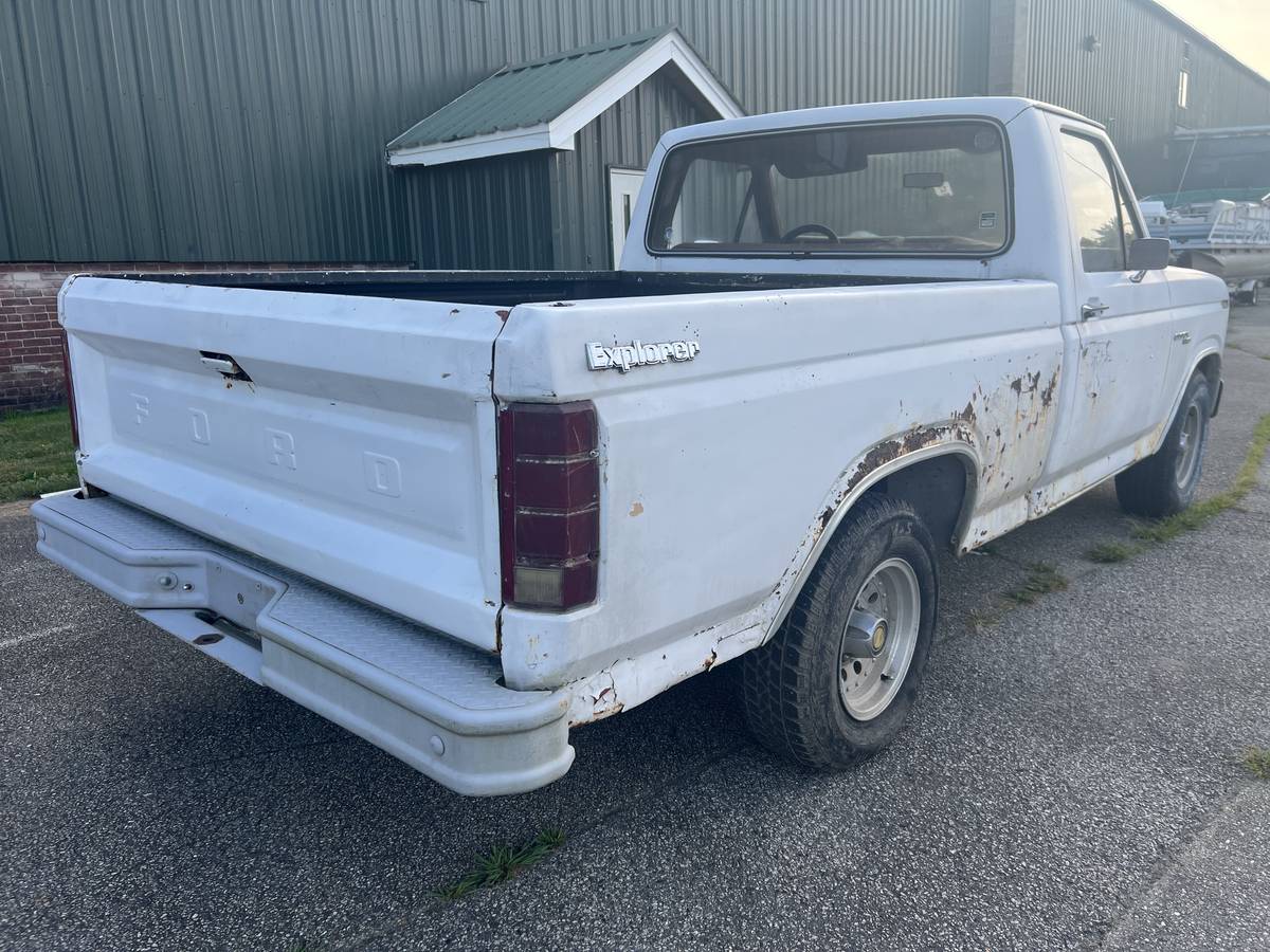 Ford-f100-1981-white-7