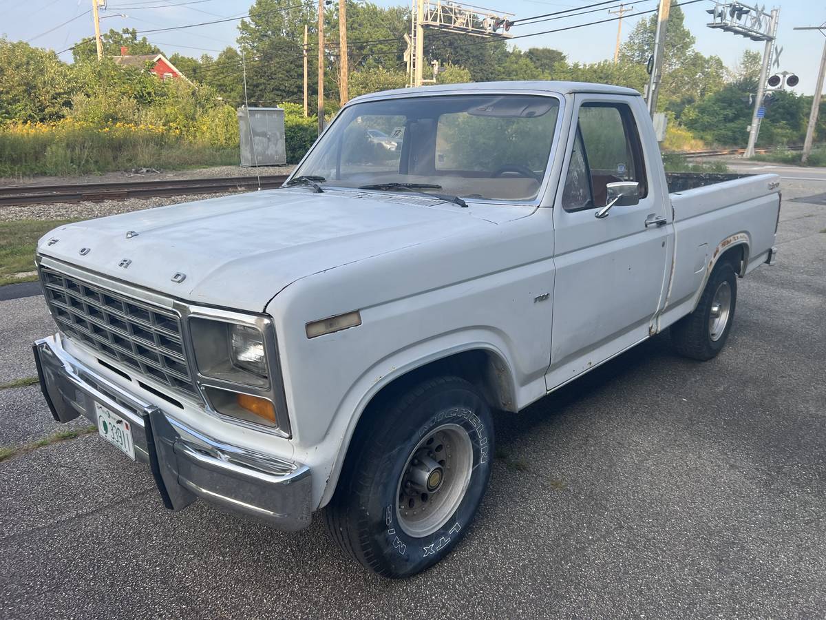 Ford-f100-1981-white