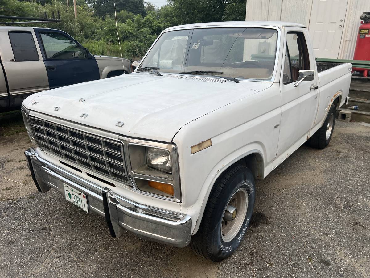 Ford-f100-1981-white